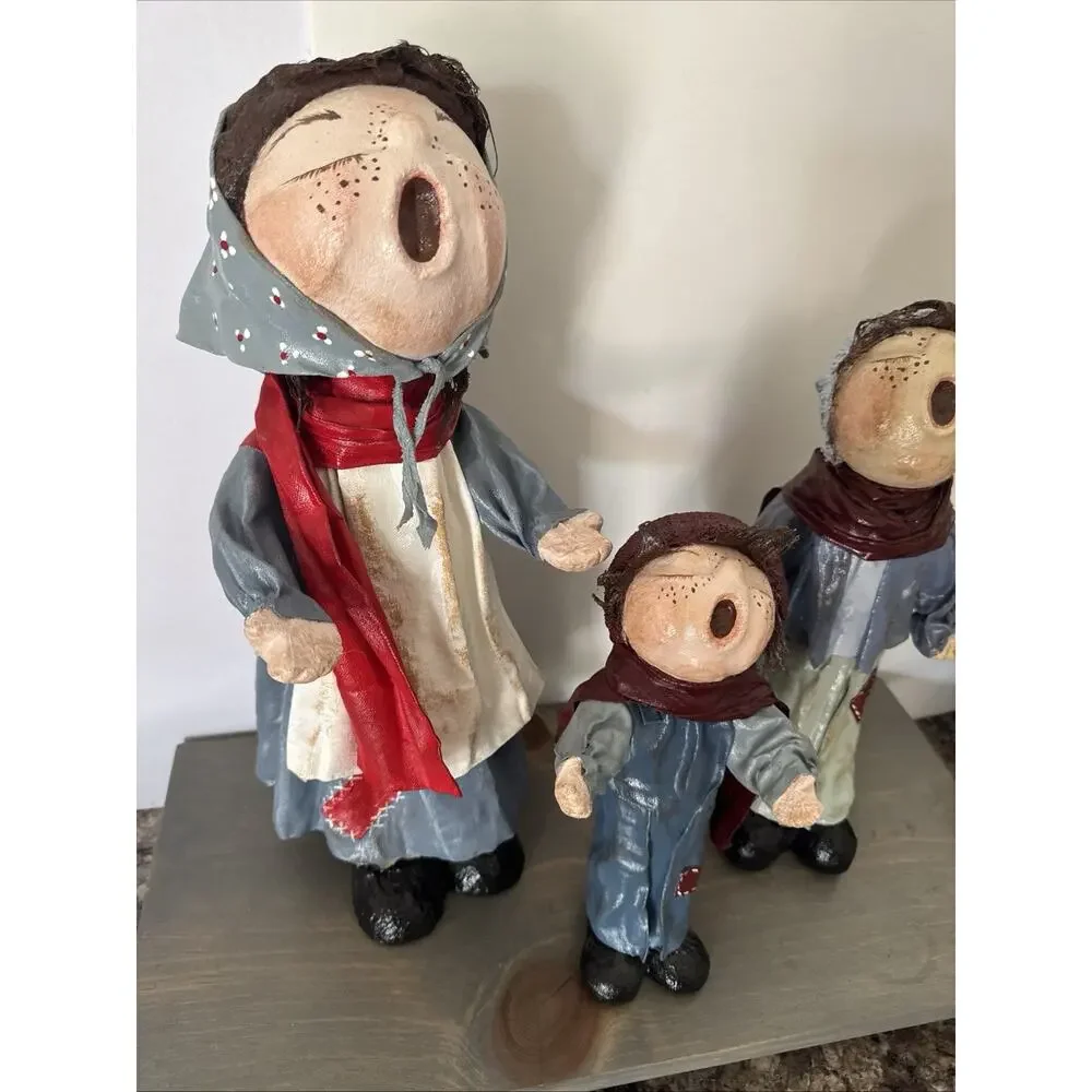 RARE VINTAGE PAPER MACHE CHRISTMAS CAROLERS FIGURES SET - UNIQUE - CUTE XMAS